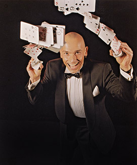 Wolf Fisher, interactive magical surprises, the funny magic guy! photo: http://www.matthias-lindner.com 