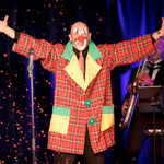 Wolf Fisher begeistert nach seiner Verwandlung zum Clown mit einer emotionalen Darbietung im Konfettiregen.